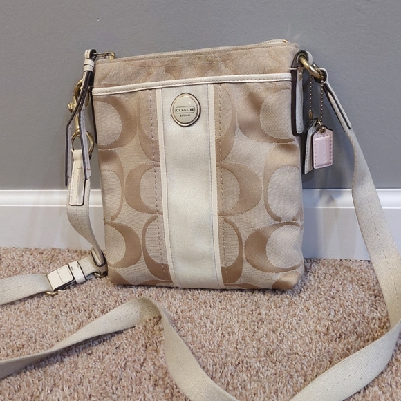 ❤️SALE! COACH Signature Stripe Jacquard Fabric Swingpack Crossbody Bag - Picture 1 of 16